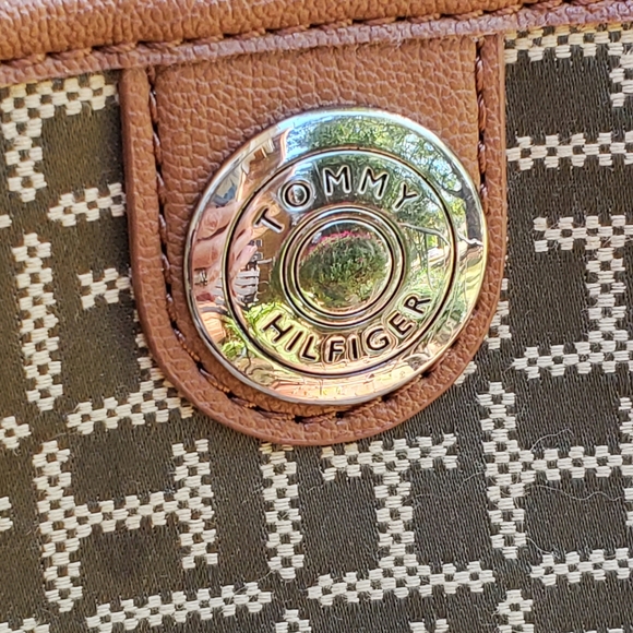 Tommy Hilfiger signature canvas dual handle satchel - Picture 10 of 11